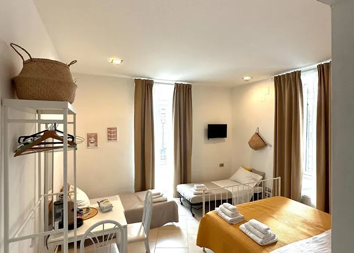 Neapolis 4* נאפולי